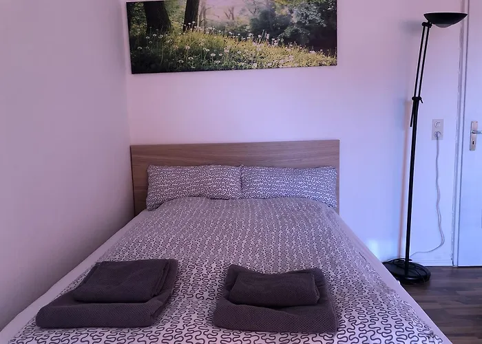 Redhouse Apartment *
