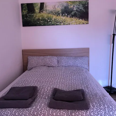 Redhouse Apartmán *