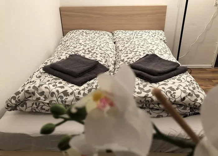 Redhouse Apartment *